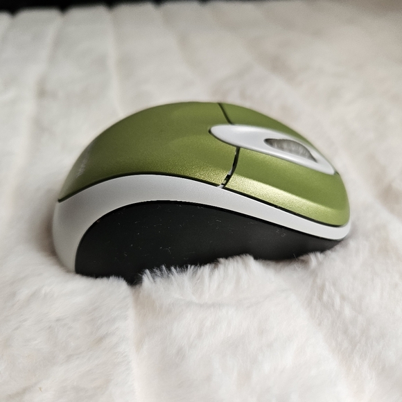 Microsoft Wireless Notebook Optical Mouse 3000 - Aloe Green - Picture 8 of 8